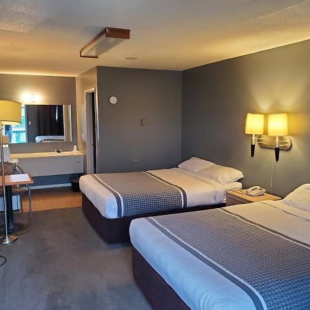 Wild Rose Country Inn Grande Prairie Exteriör bild