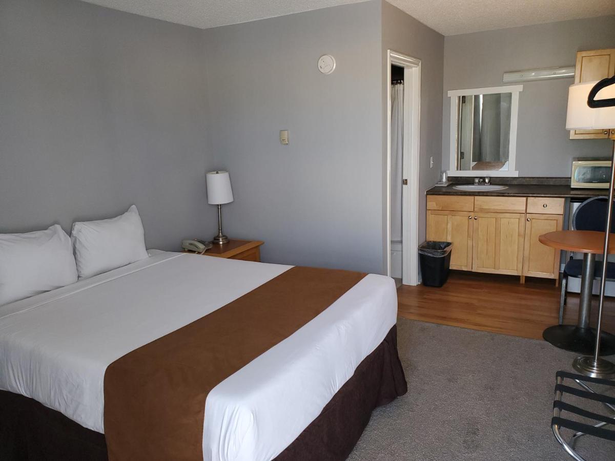 Wild Rose Country Inn Grande Prairie Exteriör bild